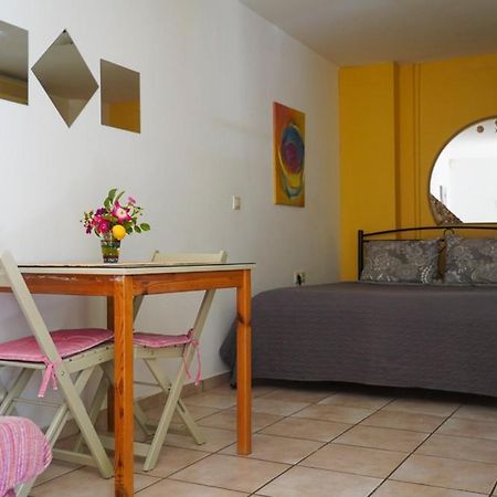 Cosy Guest House With Private Yard Saronida Bagian luar foto