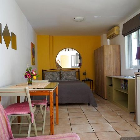 Cosy Guest House With Private Yard Saronida Bagian luar foto