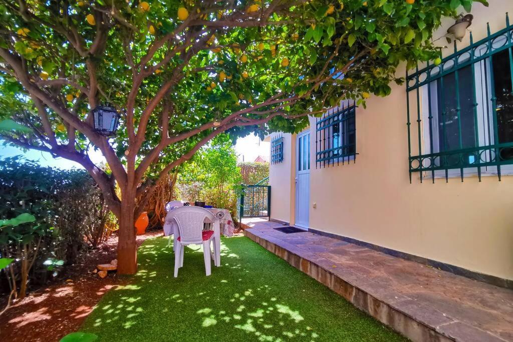Cosy Guest House With Private Yard Saronida Bagian luar foto