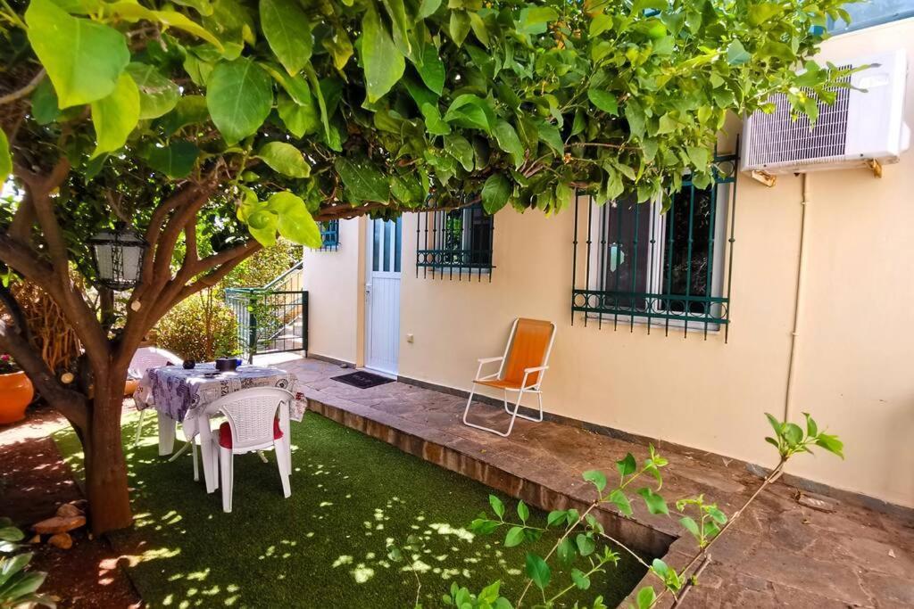 Cosy Guest House With Private Yard Saronida Bagian luar foto