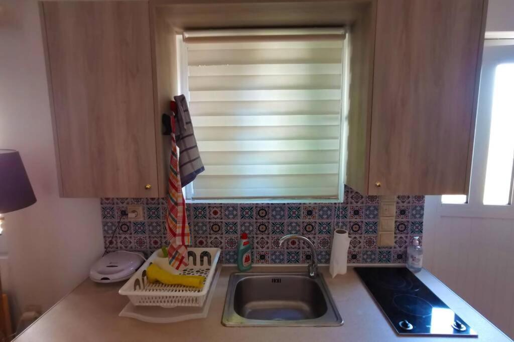 Cosy Guest House With Private Yard Saronida Bagian luar foto