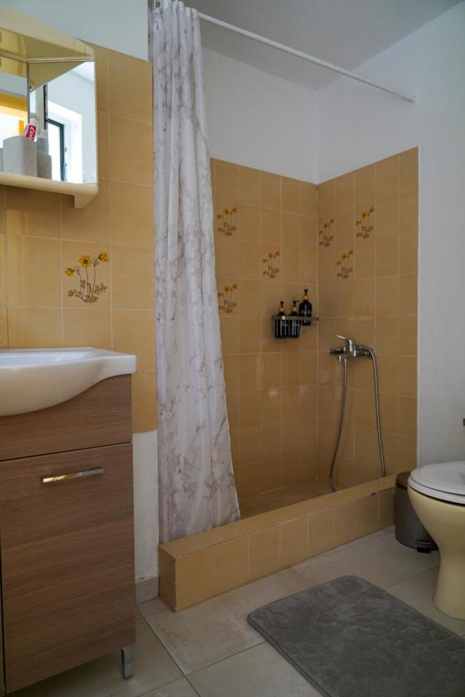 Cosy Guest House With Private Yard Saronida Bagian luar foto