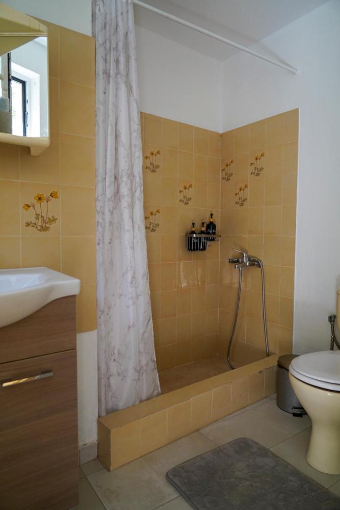 Cosy Guest House With Private Yard Saronida Bagian luar foto