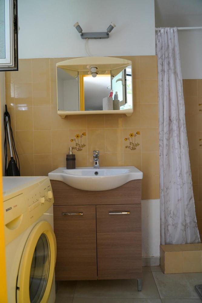 Cosy Guest House With Private Yard Saronida Bagian luar foto