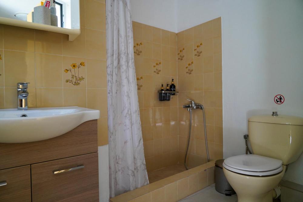 Cosy Guest House With Private Yard Saronida Bagian luar foto
